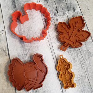 Vintage Hallmark Set of 4 Plastic Cookie Cutters Turkey Pilgrim Leaf